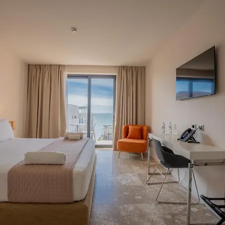 Bay Hotel 4*
