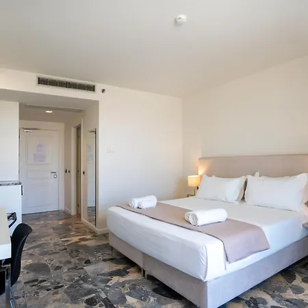 Hotel Bay 4*