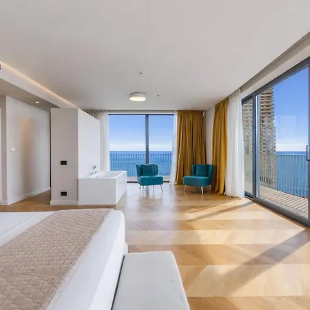 Bay 4*